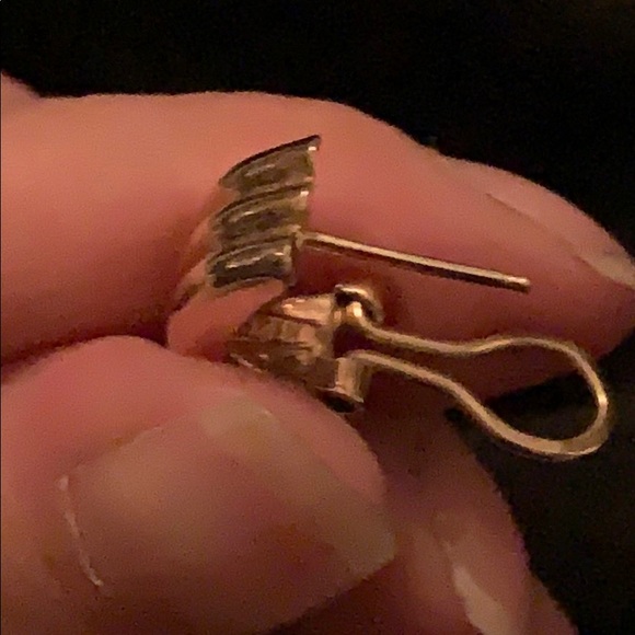 Pair of French leverback earrings - Picture 4 of 4